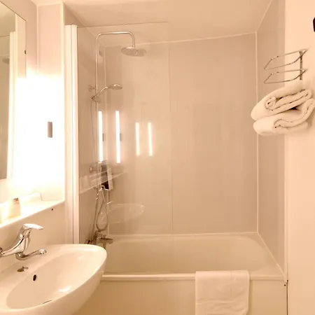 Szálloda Kyriad Honfleur - Saint Sauveur 3*